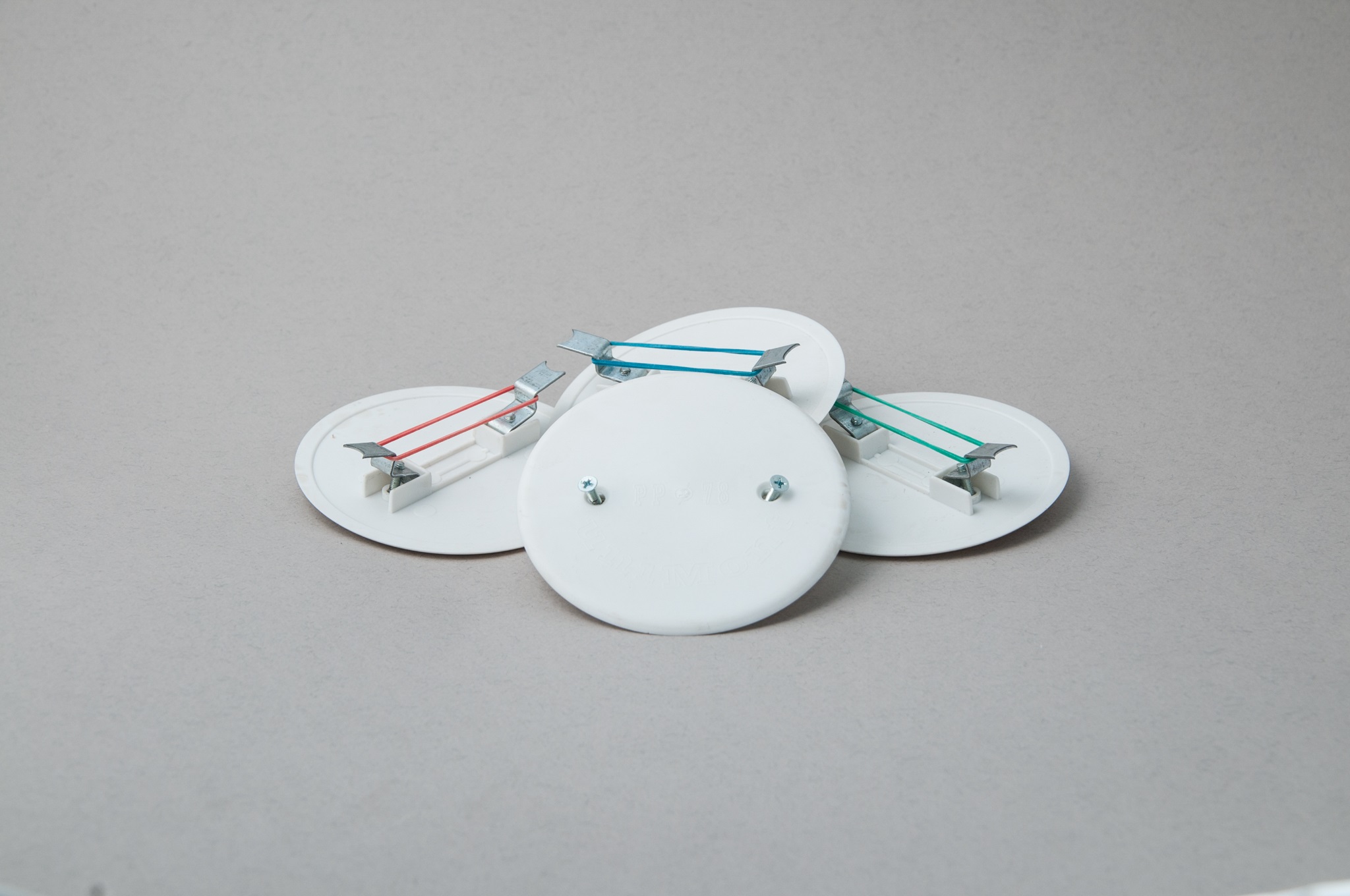 Patent poklopac za razvodnu kutiju 78mm sa metalnim žabicama